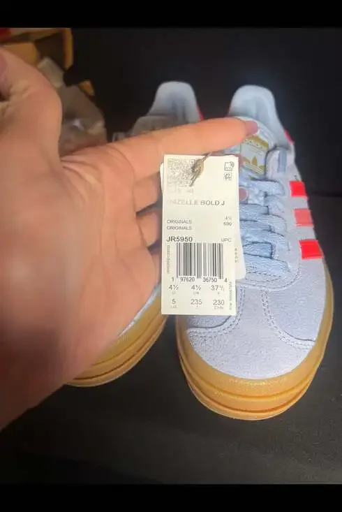 Adidas Gazelle Bold Kids Clear Sky / Solar Red / Gold Metallic in size 5. New!